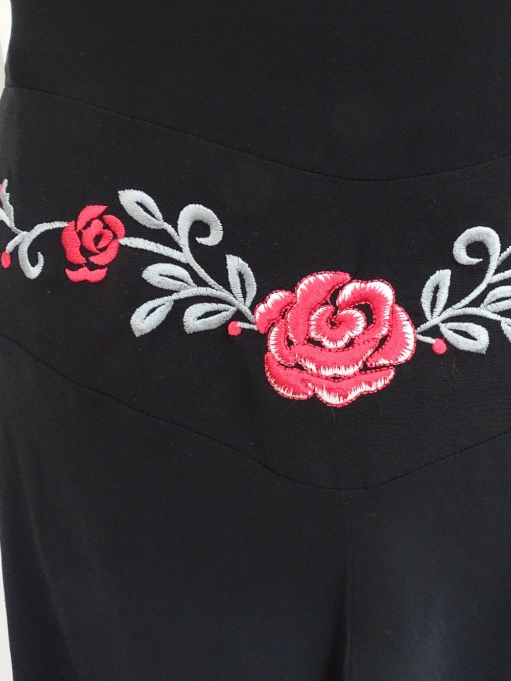 Bisou Bisou Sleeveless Dress with Rose Embroidered Drop Waist - Picture 3 of 6
